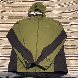 NIKE SHIELD RUNNING JACKET WITH ZIPPABLE HOOD
